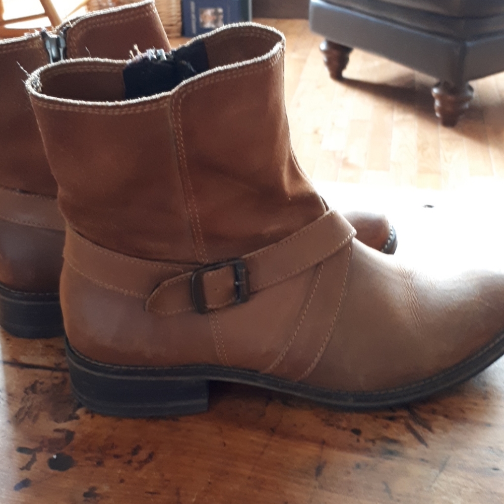 Leather Wolverine boots. Size 9